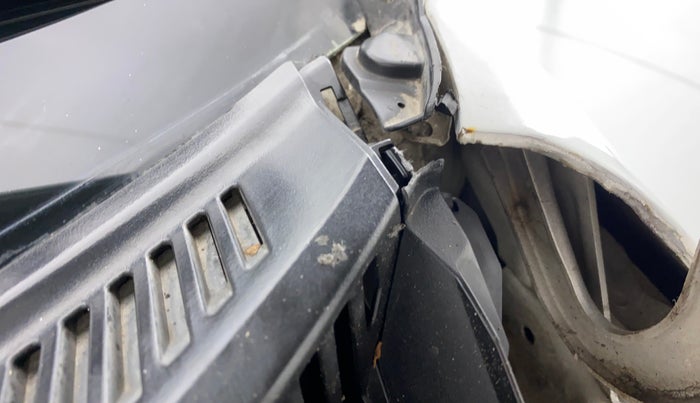 2016 Maruti Swift LXI OPT, Petrol, Manual, 47,934 km, Bonnet (hood) - Cowl vent panel has minor damage