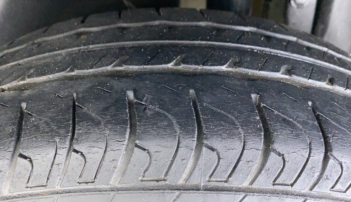 2016 Maruti Swift LXI OPT, Petrol, Manual, 47,934 km, Left Rear Tyre Tread
