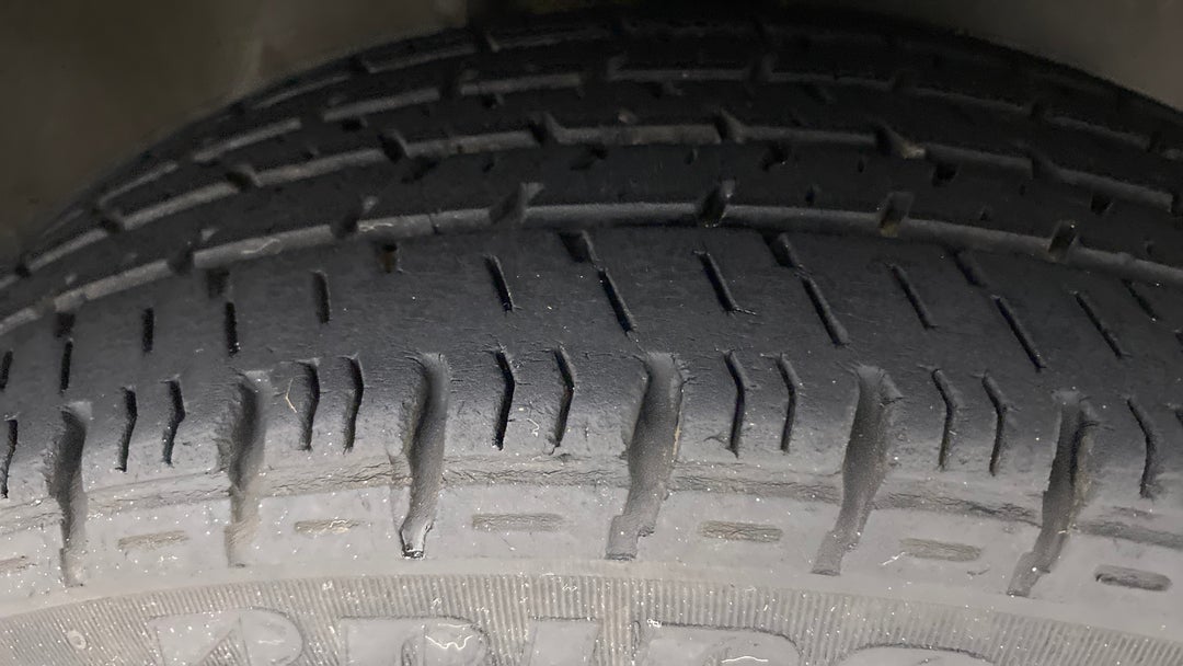 Right Front Tyre Tread