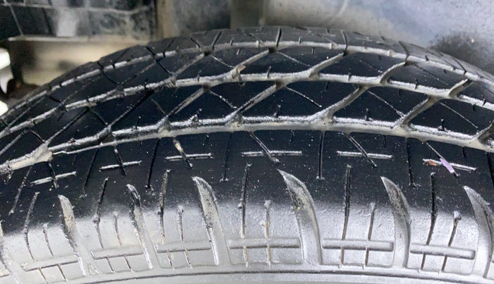 2015 Maruti Swift ZDI, Diesel, Manual, 53,717 km, Right Rear Tyre Tread