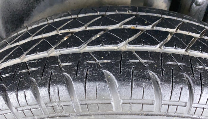2015 Maruti Swift ZDI, Diesel, Manual, 53,717 km, Left Rear Tyre Tread
