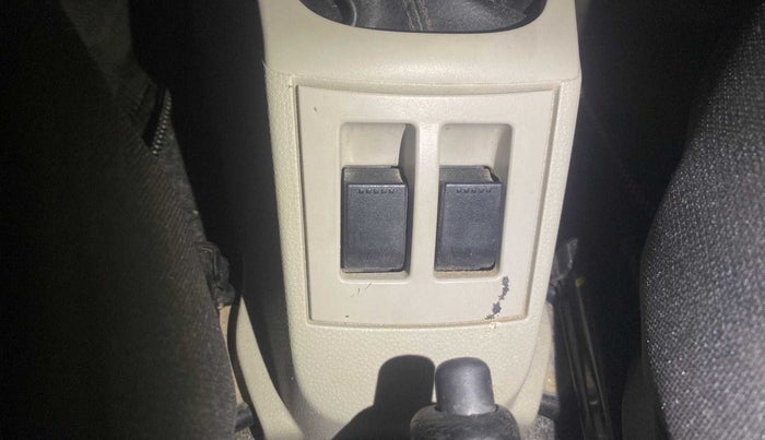 2019 Maruti Alto VXI, Petrol, Manual, 49,302 km, Left front window switch / handle - Power window makes minor noise