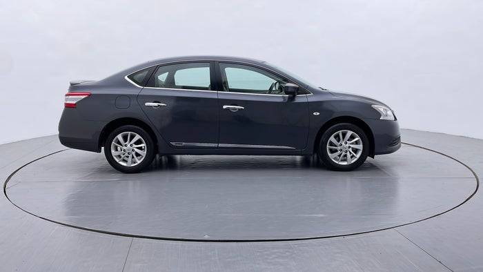 NISSAN SENTRA-Right Side View