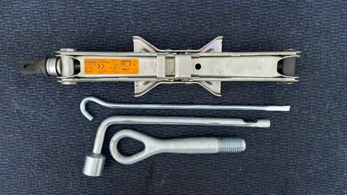 NISSAN SENTRA-Tool Kit