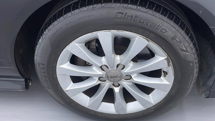 AUDI A6-Alloy Wheel RHS Front Scratch