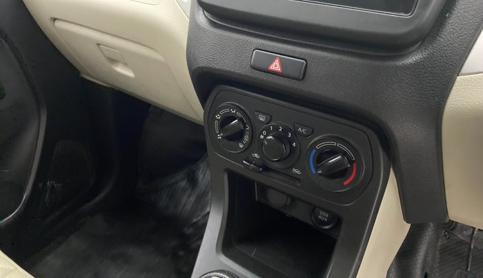 2021 Maruti New Wagon-R ZXI 1.2, Petrol, Manual, 22,254 km, AC Unit - Directional switch has minor damage