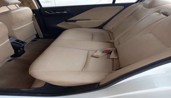 2018 Honda City 1.5L I-VTEC V MT, Petrol, Manual, 27,900 km, Second-row left seat - Cover slightly stained