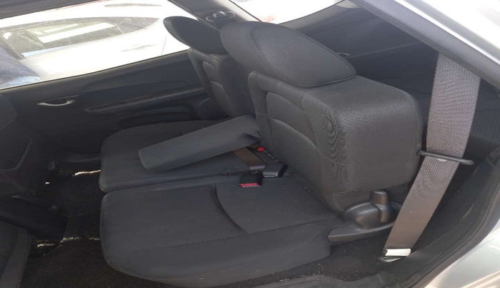 2019 Honda BR-V 1.5L I-VTEC V CVT, Petrol, Automatic, 40,771 km, Second-row left seat - Cover slightly stained