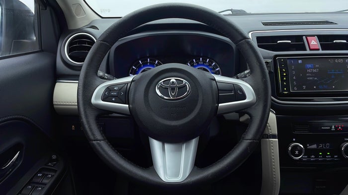 TOYOTA RUSH-Steering Wheel Close-up