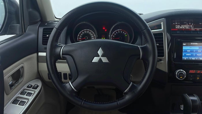 MITSUBISHI PAJERO-Steering Wheel Close-up