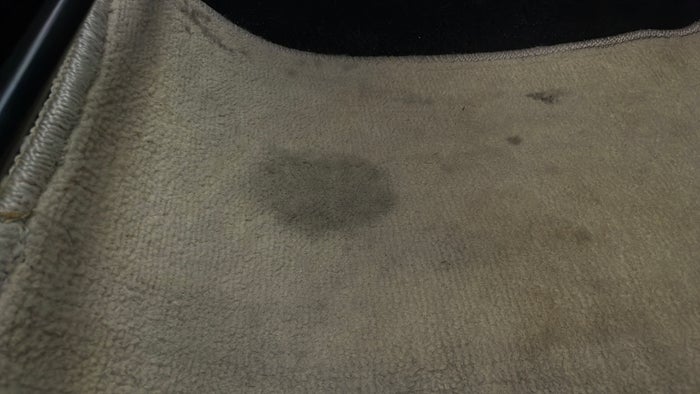 MITSUBISHI PAJERO-Flooring Front RHS Stain