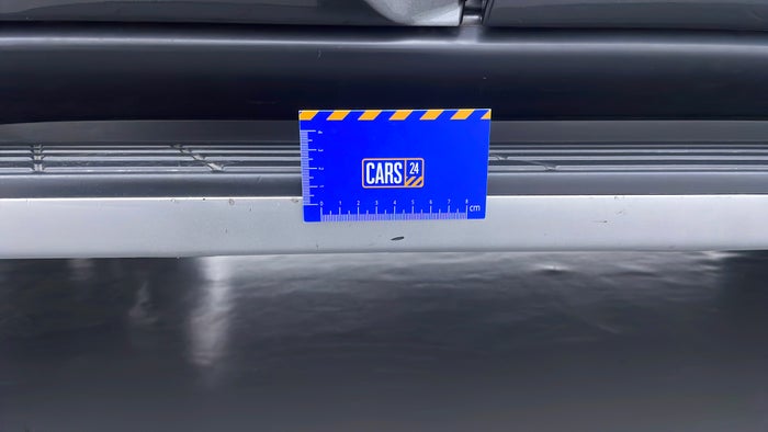 MITSUBISHI PAJERO-Running Board RHS Scratch