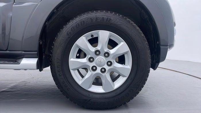 MITSUBISHI PAJERO-Right Front Tyre