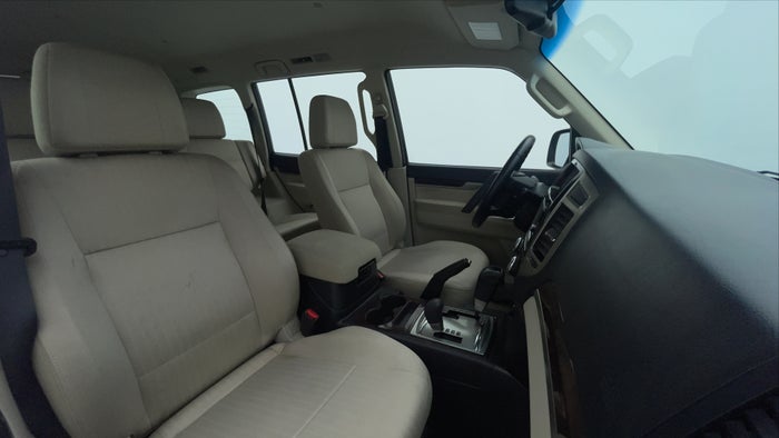 MITSUBISHI PAJERO-Right Side Front Door Cabin View