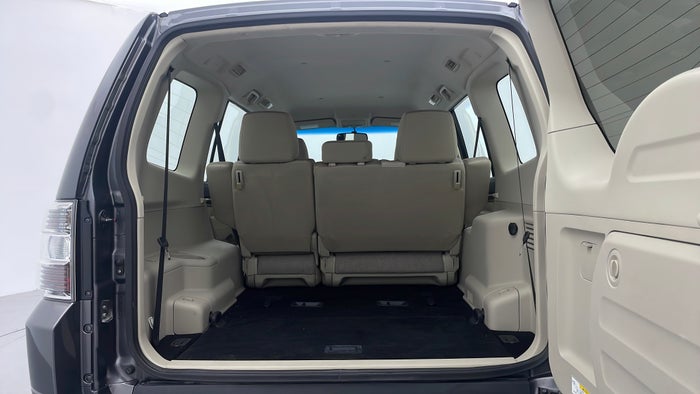 MITSUBISHI PAJERO-Boot Inside View