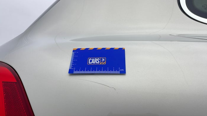 VOLKSWAGEN TOUAREG-Quarter Panel RHS Scratch