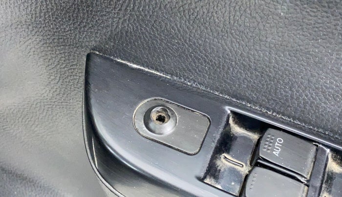 2017 Maruti Wagon R 1.0 VXI, Petrol, Manual, 29,049 km, Left rear-view mirror - ORVM switch has minor damage