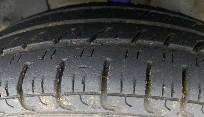 2015 Renault Kwid RXT, Petrol, Manual, 34,746 km, Left Front Tyre Tread
