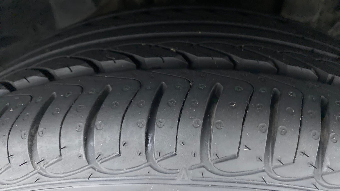 Right Front Tyre Tread