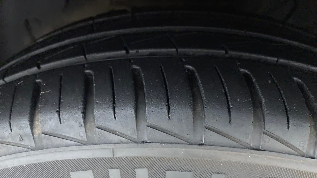 Left Front Tyre Tread