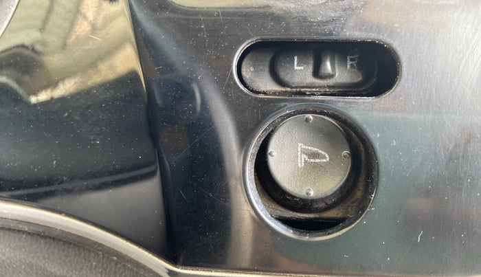 2015 Honda City SV MT PETROL, Petrol, Manual, 61,854 km, Left rear-view mirror - ORVM switch has minor damage