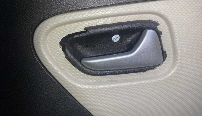 2019 Maruti Alto LXI, Petrol, Manual, 37,369 km, Right front window switch / handle - Minor damage