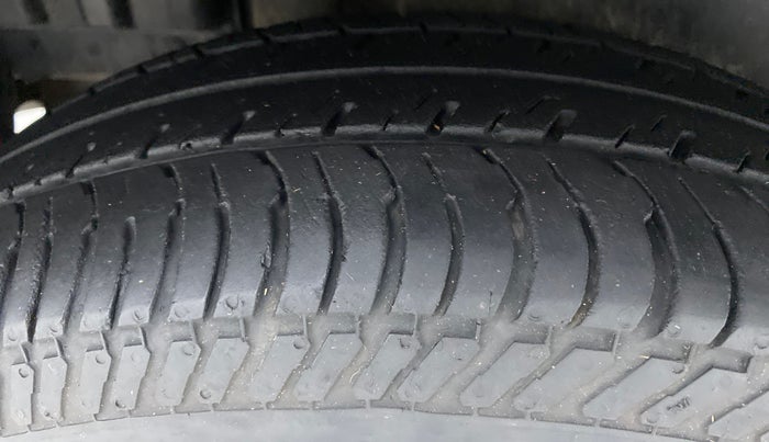 2012 Maruti Swift VDI, Diesel, Manual, 67,656 km, Right Rear Tyre Tread