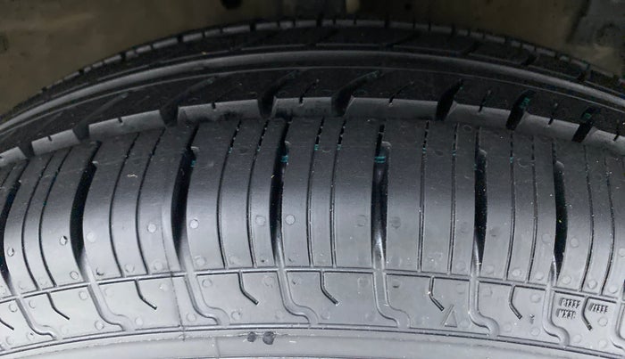 2012 Maruti Swift VDI, Diesel, Manual, 67,656 km, Right Front Tyre Tread