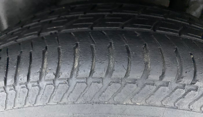 2012 Maruti Swift VDI, Diesel, Manual, 67,656 km, Left Rear Tyre Tread