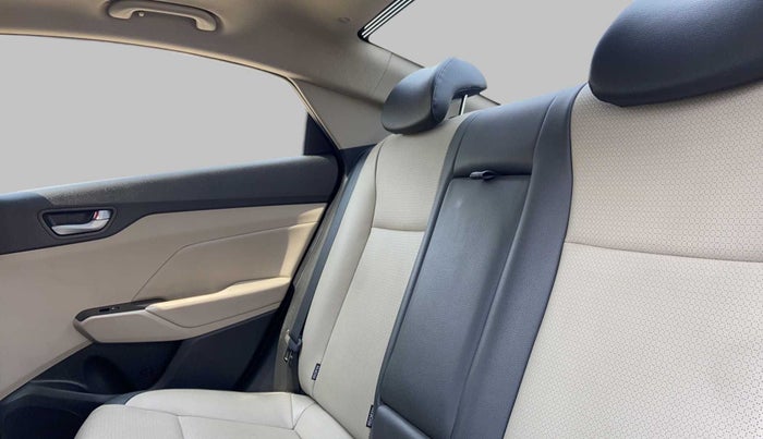 2017 Hyundai Verna 1.6 VTVT SX (O) AT, Petrol, Automatic, 41,236 km, Right Side Rear Door Cabin