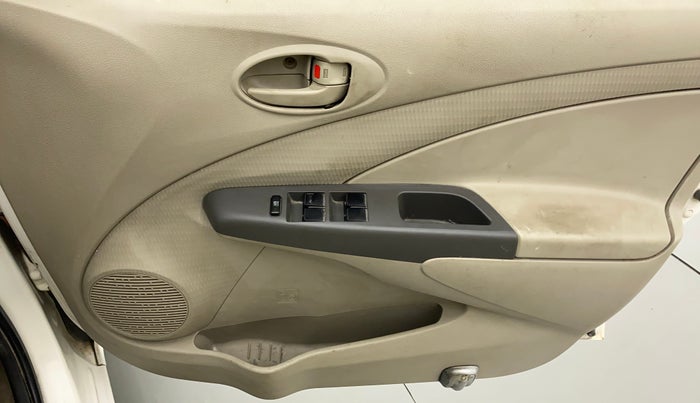 2015 Toyota Etios Liva G, Petrol, Manual, 96,553 km, Driver Side Door Panels Control