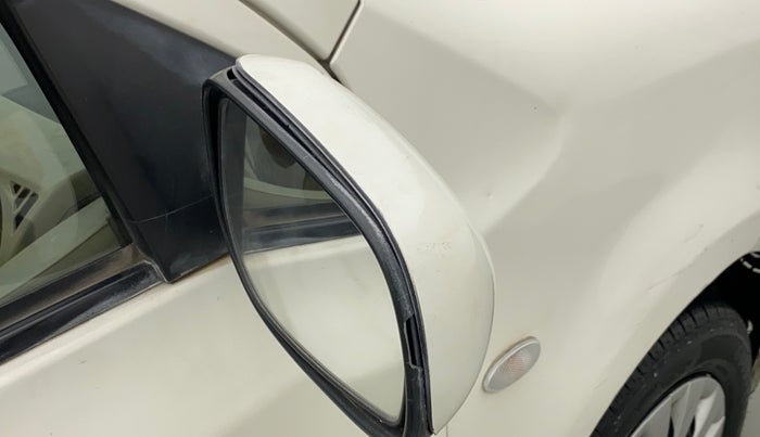 2015 Toyota Etios Liva G, Petrol, Manual, 96,553 km, Right rear-view mirror - Cover has minor damage