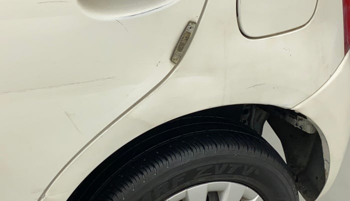 2015 Toyota Etios Liva G, Petrol, Manual, 96,553 km, Left quarter panel - Minor scratches