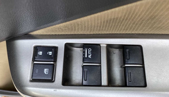 2016 Honda City V MT PETROL, Petrol, Manual, 51,618 km, Right front window switch / handle - Master window function not working