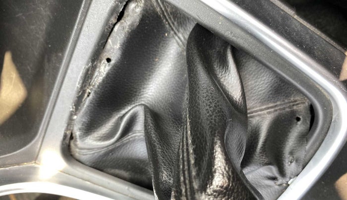 2018 Maruti S Cross ZETA 1.3, Diesel, Manual, 64,420 km, Gear lever - Boot Cover minor damage