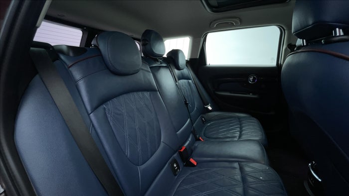 MINI CLUBMAN-Right Side Door Cabin View