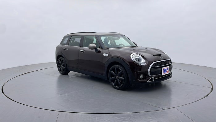 MINI CLUBMAN-Right Front Diagonal (45- Degree) View
