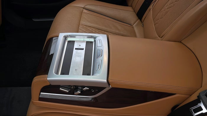 BMW 740LI-Infotainment System Display Music system missing