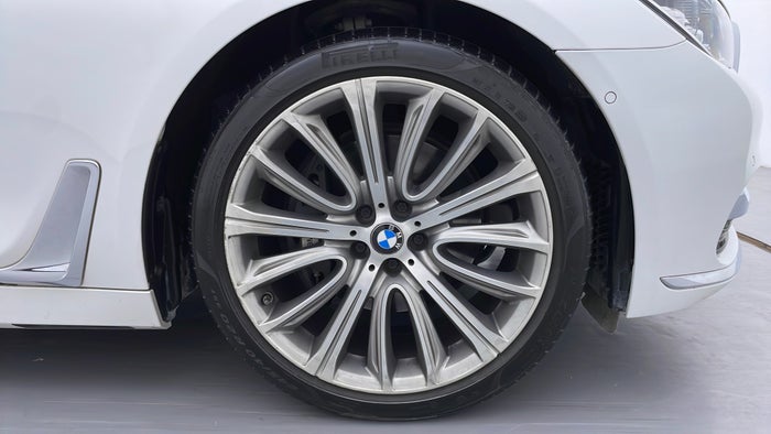 BMW 740LI-Right Front Tyre