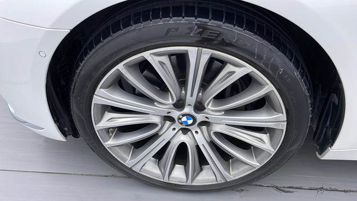 BMW 740LI-Alloy Wheel LHS Front Scratch