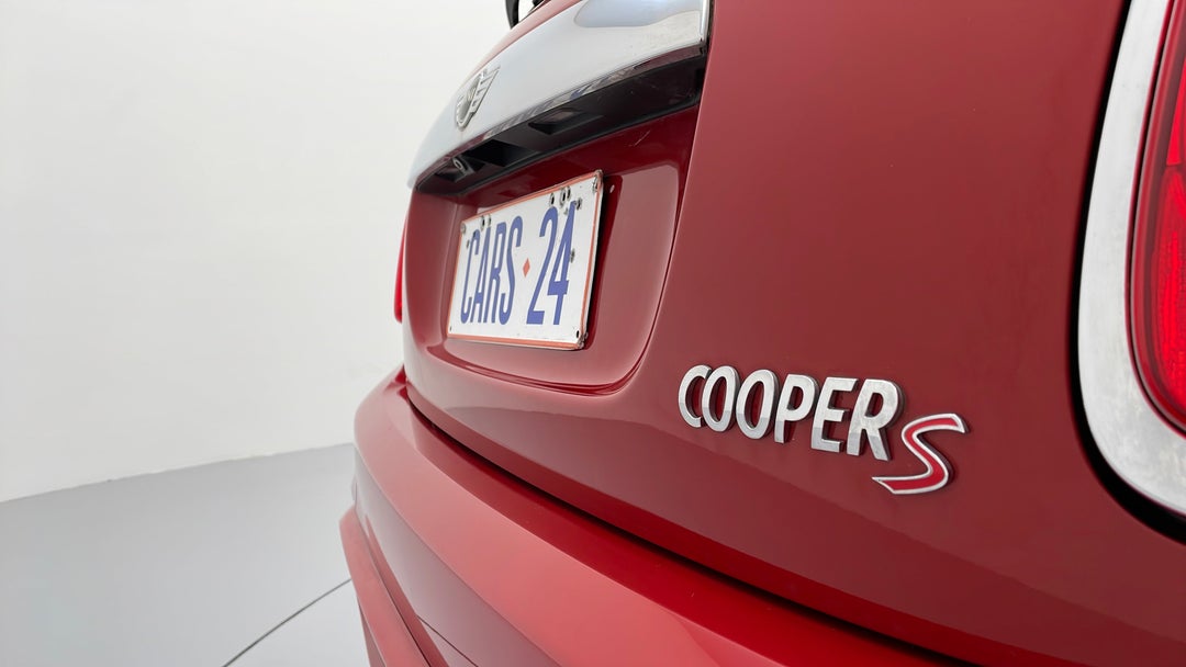 Badge (Boot Right Side)