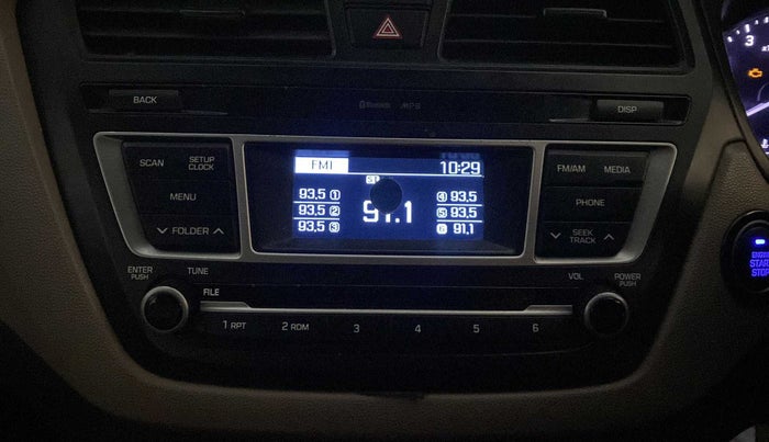 2017 Hyundai Elite i20 ASTA 1.2, Petrol, Manual, 40,986 km, Infotainment system - Dispalyhas spot on screen