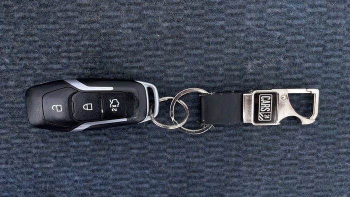 FORD EDGE-Key Close-up