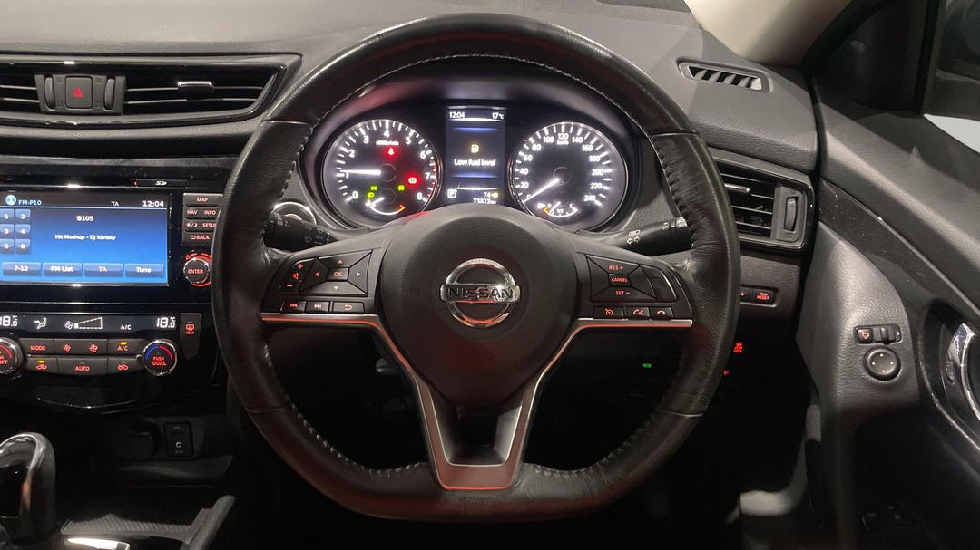 2017 Nissan X-trail St-l (FWD), Automatic, 73823 km, Steering Wheel Close-up