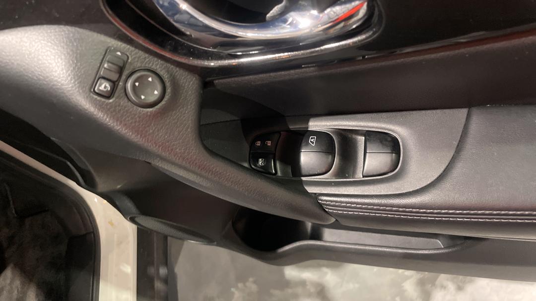 2017 Nissan X-trail St-l (FWD), Automatic, 73823 km, Drivers Side Door Panel Controls