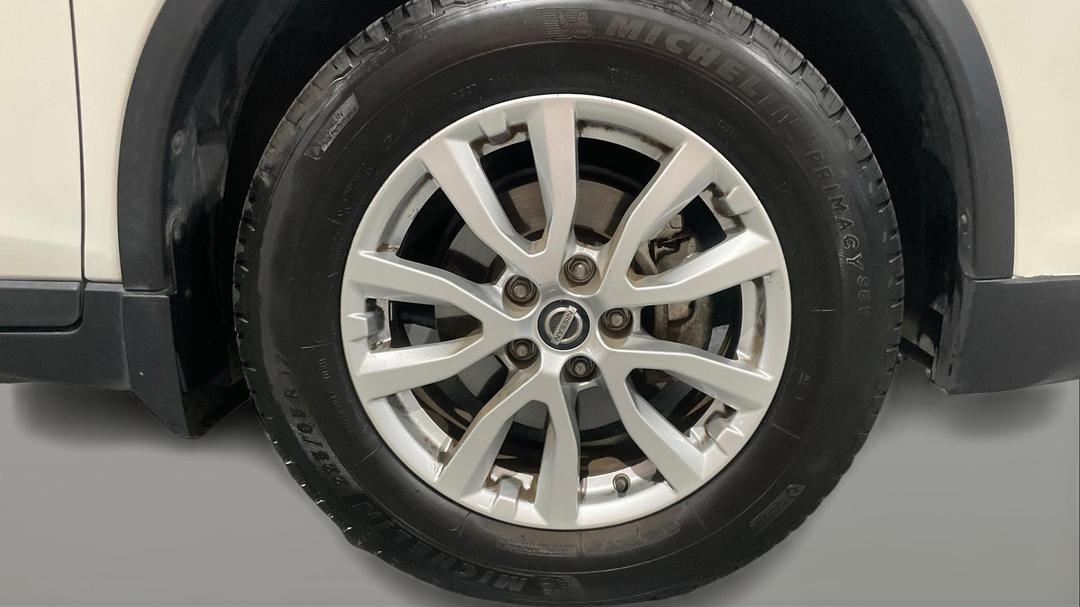 2017 Nissan X-trail St-l (FWD), Automatic, 73823 km, Right Front Wheel