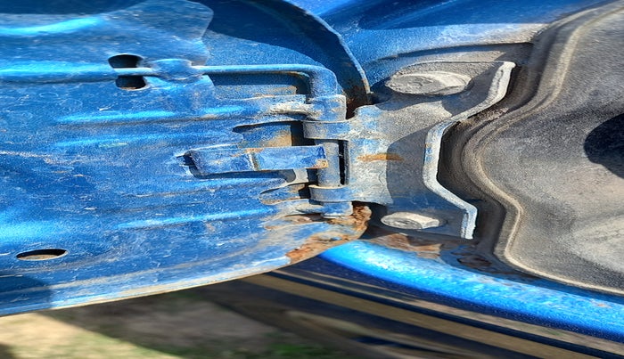 2018 Tata NEXON XZA + 1.2 PETROL A/T, Petrol, Automatic, 40,034 km, Left quarter panel - Fuel lid lock has slight discoloration