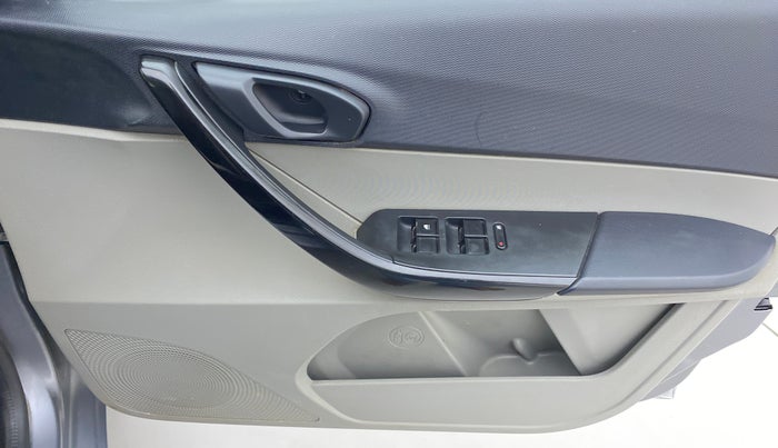 2019 Tata Tiago XT 1.2 REVOTRON, Petrol, Manual, 30,046 km, Driver Side Door Panels Control