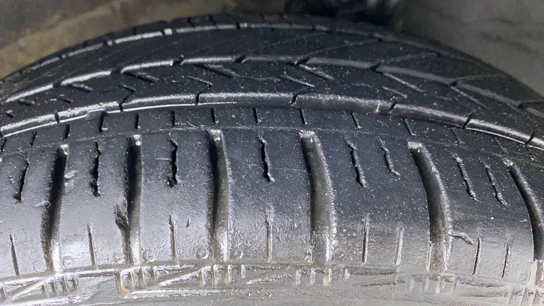 Right Front Tyre Tread
