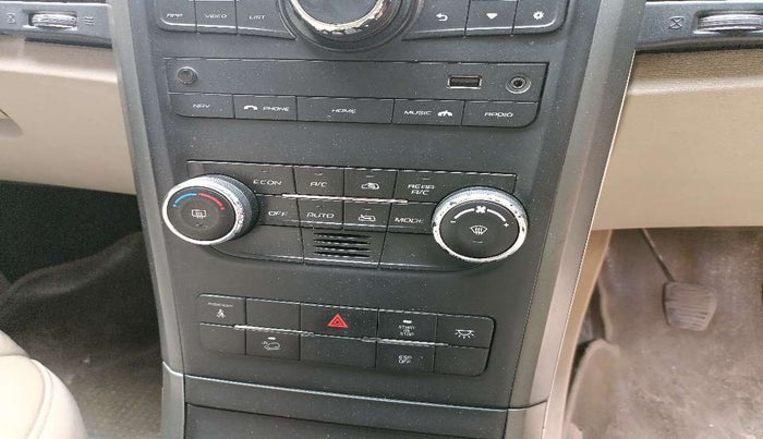 2015 Mahindra XUV500 W8, Diesel, Manual, 97,243 km, AC Unit - Car heater not working